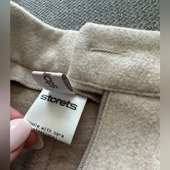 storets Chloe Pintuck Shorts. - Picture 4 of 4